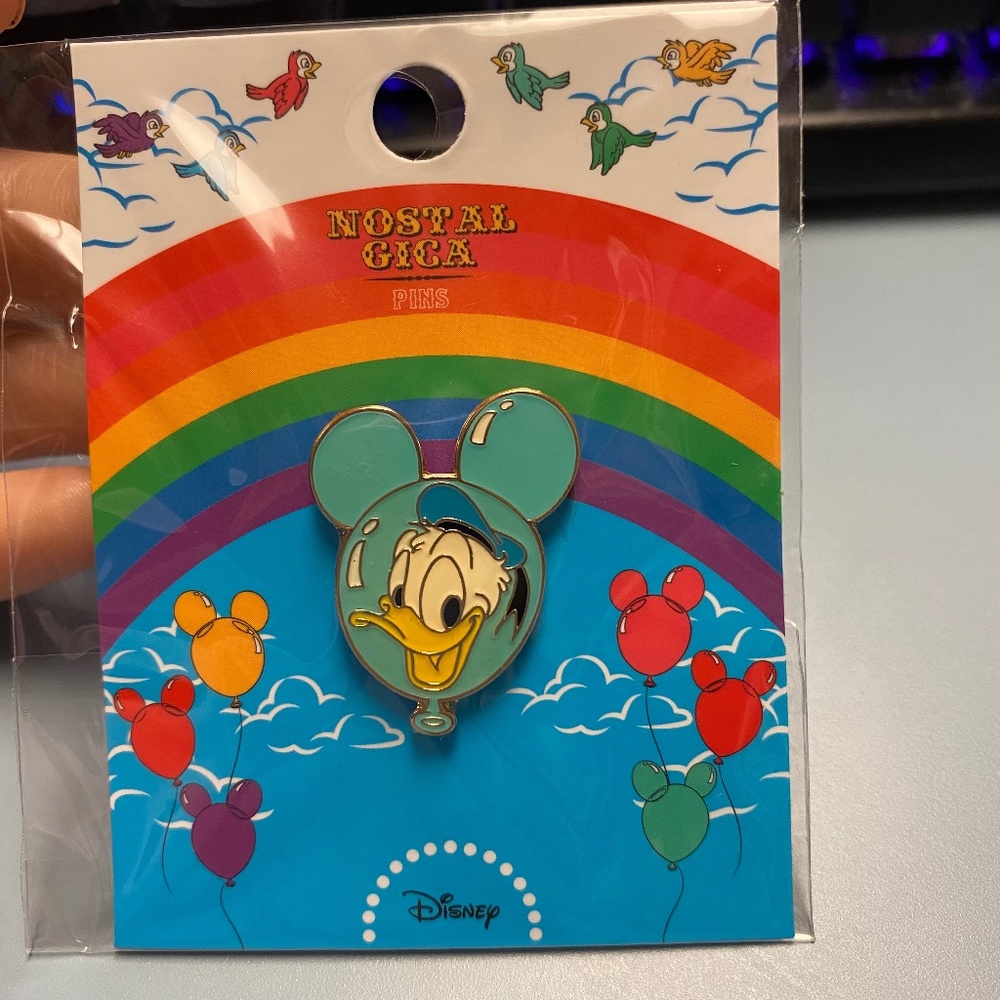 BRAND NEW NWT Disney Donald Duck Balloon Pin Badge Nostalgic